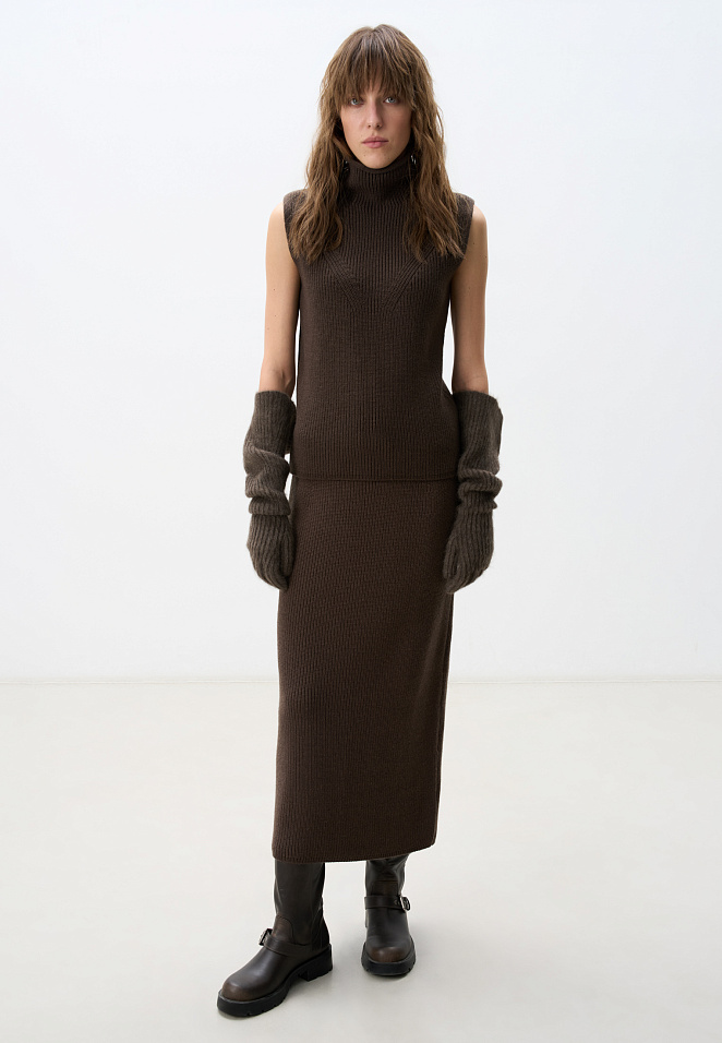 Трикотажный жилет с высоким воротником