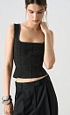 Короткий трикотажный корсет из вискозы с добавлением люрекса. Модель приталенного силуэта, с квадратным вырезом и широкими бретелями. Застежка на молнию сзади. 