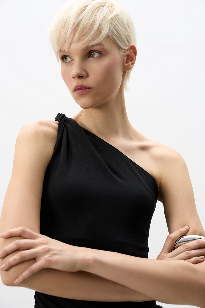 Асимметричный топ из модала