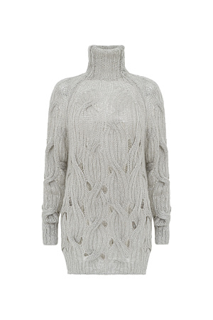 серый Объемный удлиненный джемпер с мохером, вязка выполнена крупными косами. Высокий ворот под горло. Манжеты рукавов и низ изделия на резинке. 