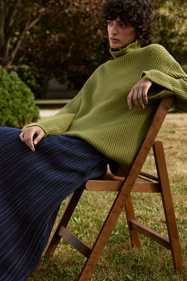 Джемпер с шерстью альпака со спущенным плечом