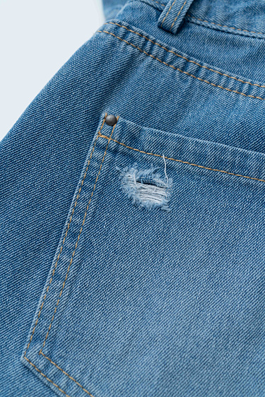 Джинсовый комбинезон с рубашечным верхом и шортами