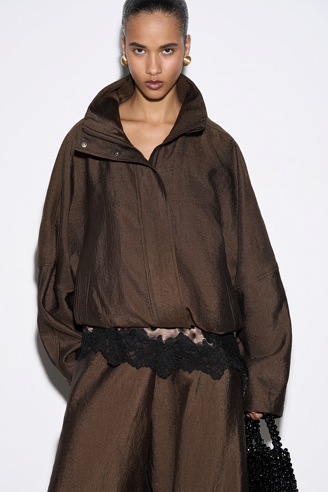 Бомбер с воротником-стойкой