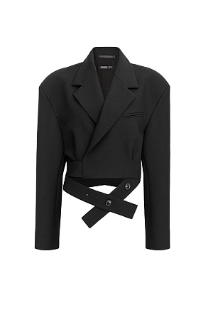 черный Укороченный жакет на запах с поясом. Отложной воротник с прямоугольными лацканами и декоративный нагрудный карман с кантом. Модель приталенного силуэта с подкладкой, манжеты на пуговицах.