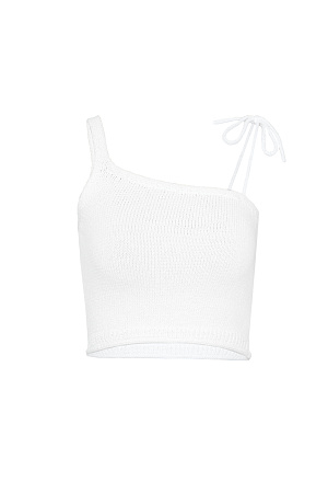 белый Топ на одно плечо из 100% хлопка со шнурком-завязкой и валиком по низу изделия. Дополнить образ можно юбкой с вырезом сбоку.