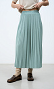 Трикотажная юбка плиссе из шерсти мериноса. Модель А-силуэта с широким эластичным поясом. Изделие без подкладки.
