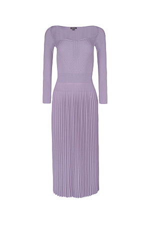 сиреневый Вязаное платье из вискозы с юбкой-плиссе и длинным рукавом. Фигурный вырез подчеркнет зону декольте, а резинка на талии делает фигуру изящной.