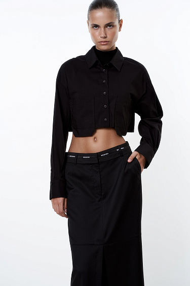 Укороченная рубашка с двумя накладными карманами