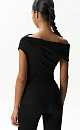 Асимметричный топ из модала. Модель приталенного силуэта с акцентом на одно плечо. Изделие декорировано драпировкой и мягкими складками.