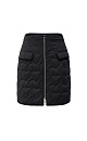 Стеганая юбка длины мини. Модель приталенного силуэта с карманами спереди. Стежка выполнена в виде сердец.