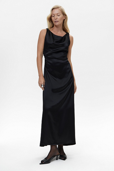 Атласное платье с перекрутом на плечах