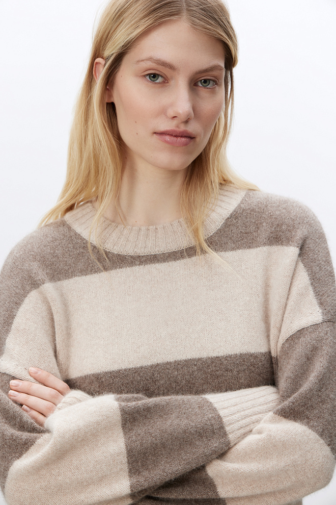 Джемпер из пуха лисы в полоску