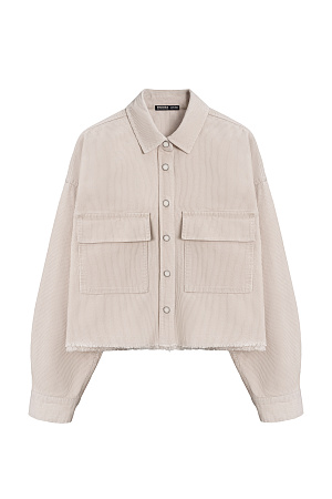 бежевый Укороченная вельветовая рубашка из 100% хлопка. Модель свободного кроя со спущенной линией плеч, классическим отложным воротником и двумя накладными карманами с клапанами. Низ изделия выполнен с имитацией необработанного края. Застежка на кнопки. Без подкладки.