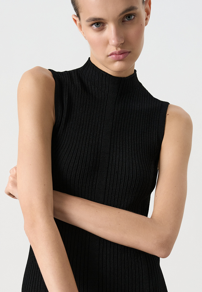 Платье с юбкой плиссе