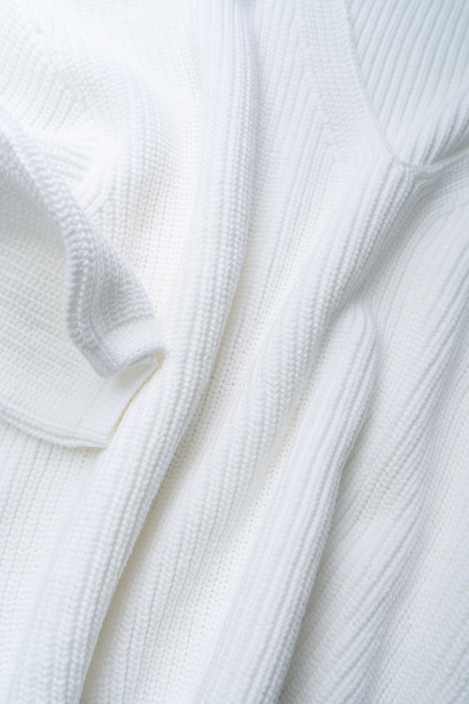 Трикотажный джемпер из хлопка с V-образным вырезом