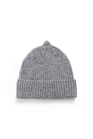 серый Трикотажная шапка в рубчик. Модель с отворотом.