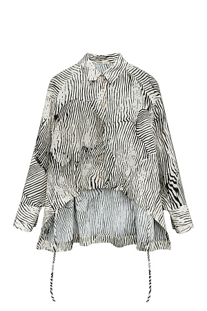 коричневый Принтованная рубашка из 100% хлопка. Модель свободного силуэта, с удлиненной спинкой, длинными рукавами, классическим отложным воротником и регулируемой кулиской спереди. 