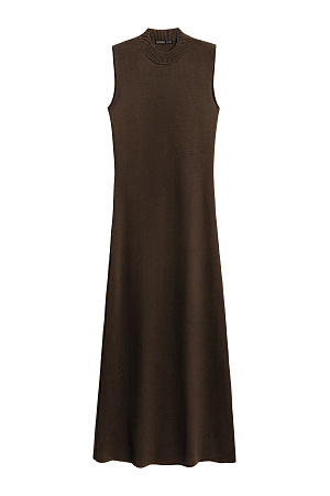 коричневый Трикотажное платье длины миди из вискозы. Модель приталенного силуэта, без рукавов, с невысоким воротником стойкой. 