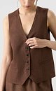 Классический жилет из 100% льна. Модель прямого кроя, с V-образным вырезом, карманами и застежкой на пуговицы.