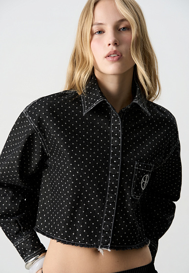 Джинсовая рубашка в горошек