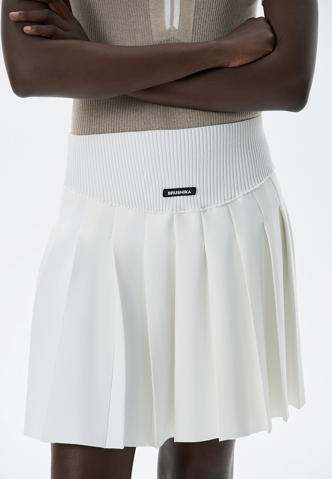 Трикотажная юбка плиссе в теннисном стиле