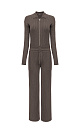 Трикотажный комбинезон из смесовой шерсти с добавлением кашемира. Длинные рукава, пояс на кулиске и отложной воротник. Застежка на молнию.