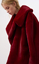 Шуба из экомеха. Модель с широким отложным воротником и врезными карманами. Изделие выполнено на подкладке.