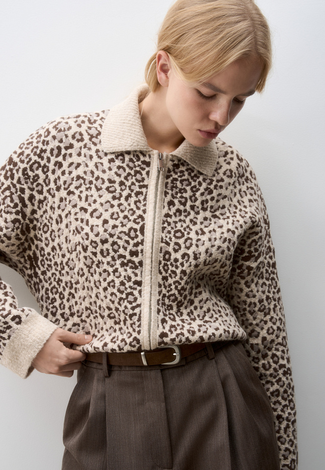 Бомбер с анималистическим дизайном