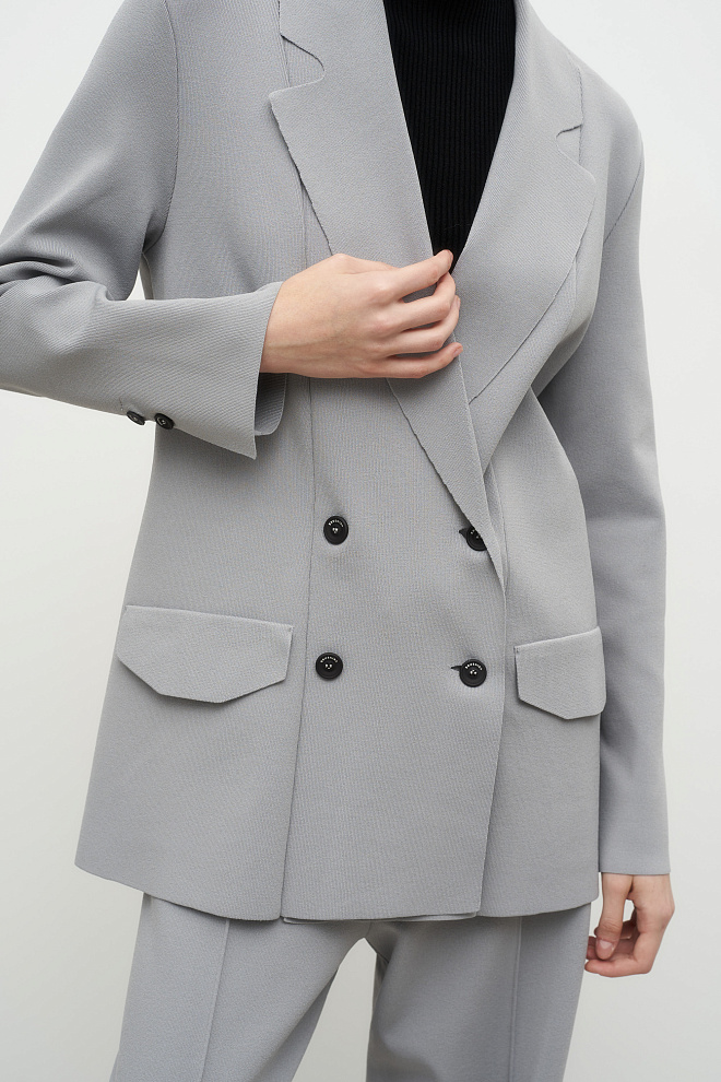 Трикотажный двубортный жакет