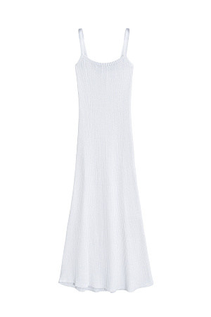 белый Трикотажный сарафан из хлопка с добавлением вискозы. Модель приталенного силуэта, без рукавов, на бретелях. Изделие выполнено в широкий рубчик.