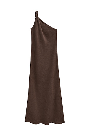коричневый Платье длины макси из 100% льна. Модель асимметричного кроя, с перекрученной лямкой на одно плечо. Разрез сбоку.