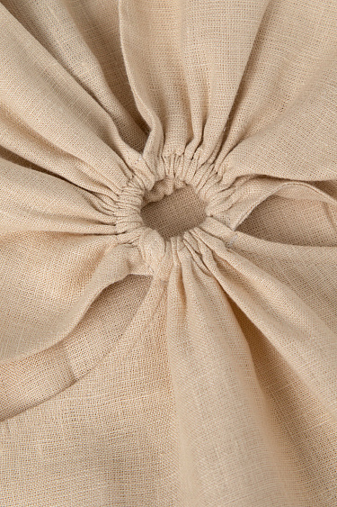 Льняное платье с разрезом сбоку