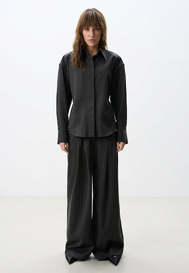 Рубашка из шерсти с большими плечами