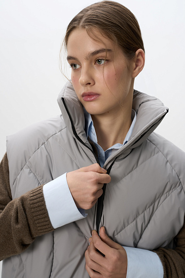 Стеганый жилет на пуху