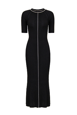 черный Трикотажное платье макси из шерсти мериноса. С коротким рукавом и контрастной полосой посередине. Модель приталенного силуэта в рубчик. 