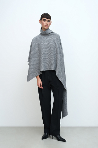 Брюки-бананы с защипами на талии