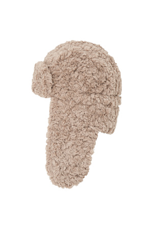 бежевый Утепленная шапка-ушанка из меха для комфортных образов на каждый день. Этот головной убор станет стильным аксессуаром для любого образа. Отлично держит форму и не позволяет замерзнуть зимой.