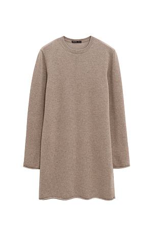 бежевый Трикотажное платье длины мини из шерсти с добавлением кашемира. Модель свободного силуэта с длинными рукавами, круглым вырезом горловины и валиком по низу изделия. 