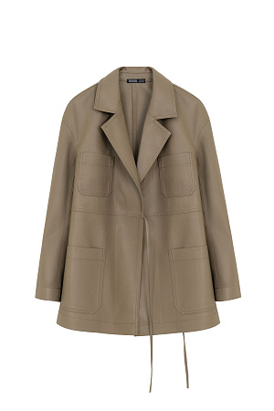 хаки Жакет из двусторонней экокожи. Модель на запах с накладными карманами на груди и спущенной линией плеча.