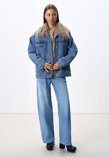 Джинсовая куртка с меховым воротником и жилеткой