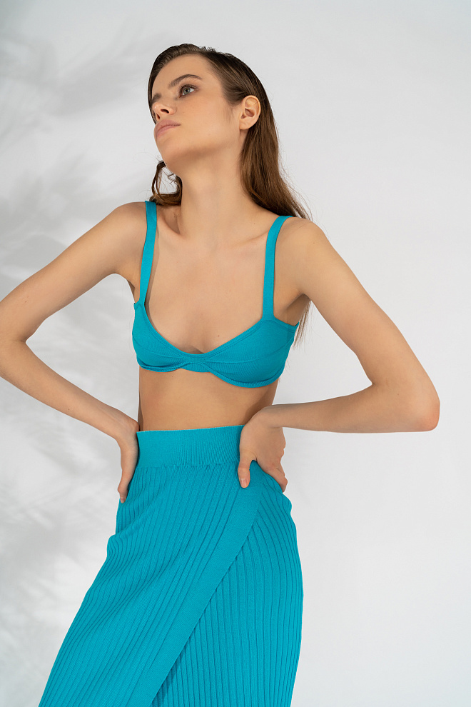 Укороченный топ