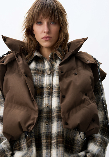 Жилет на пуху с двойной отстрочкой