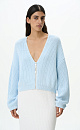 Трикотажный кардиган из 100% хлопка. Модель укороченного силуэта, со спущенной линией плеч, V-вырезом и застежкой на молнию.
