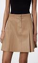 Юбка мини из экокожи со складками. Потайная застежка на молнии с кнопкой. Дополнить образ можно жакетом.