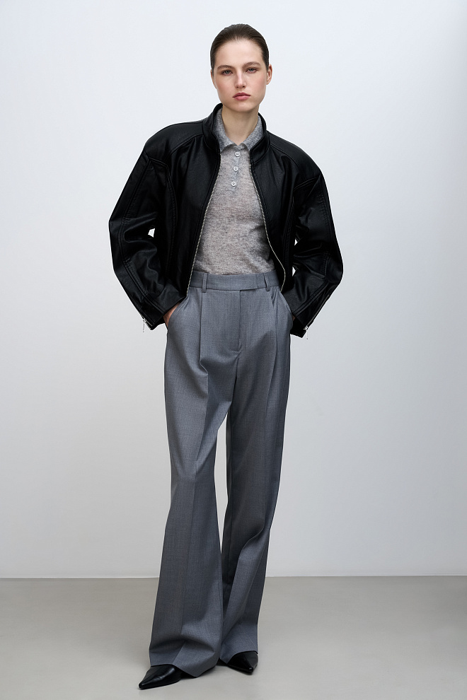 Бомбер из экокожи с боковыми карманами