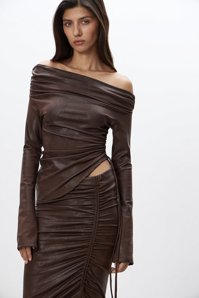 Асимметричный топ на кулиске