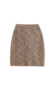 Трикотажная юбка длины мини с косами из шерсти и мохера. Модель приталенного силуэта с эластичным поясом в рубчик.