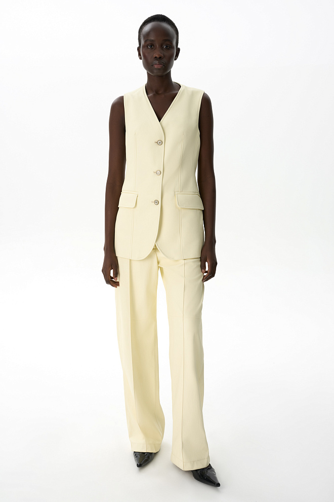 Жилет из экокожи