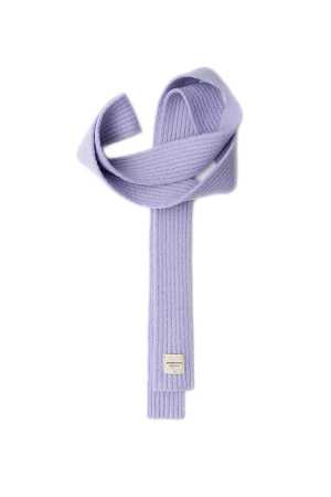 фиолетовый Трикотажный шарф из шерсти с добавлением мохера. Изделие выполнено в рубчик. С брендированным ярлыком.