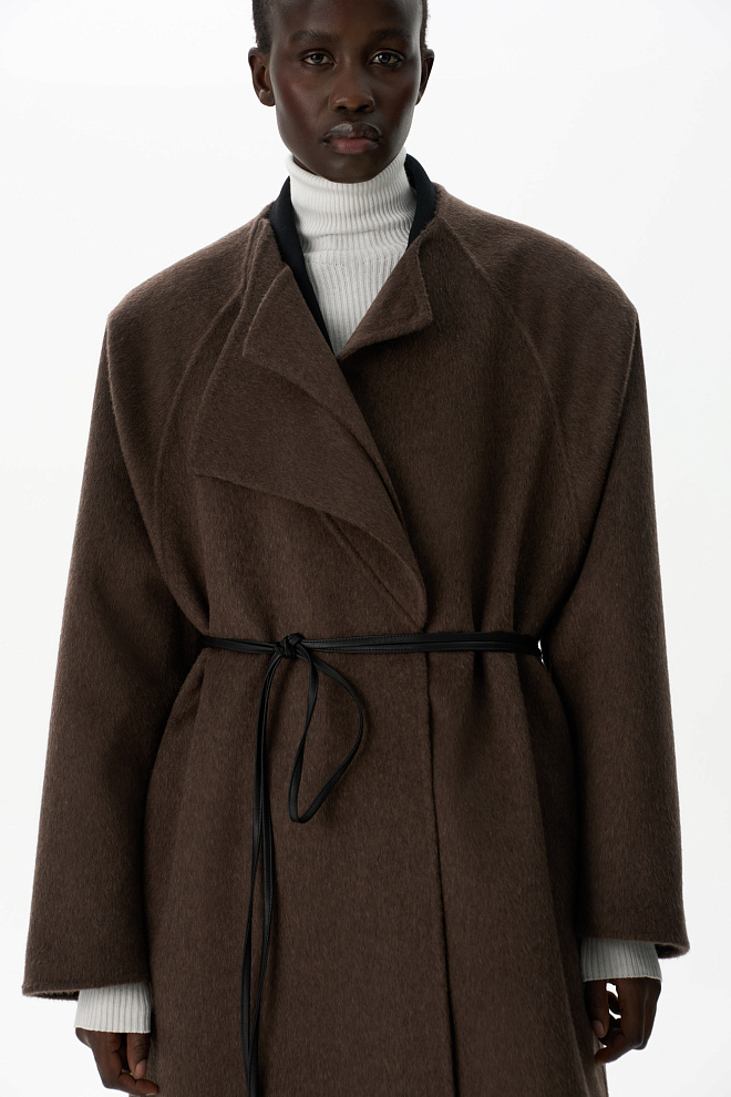 Шерстяное пальто с асимметричным лацканом